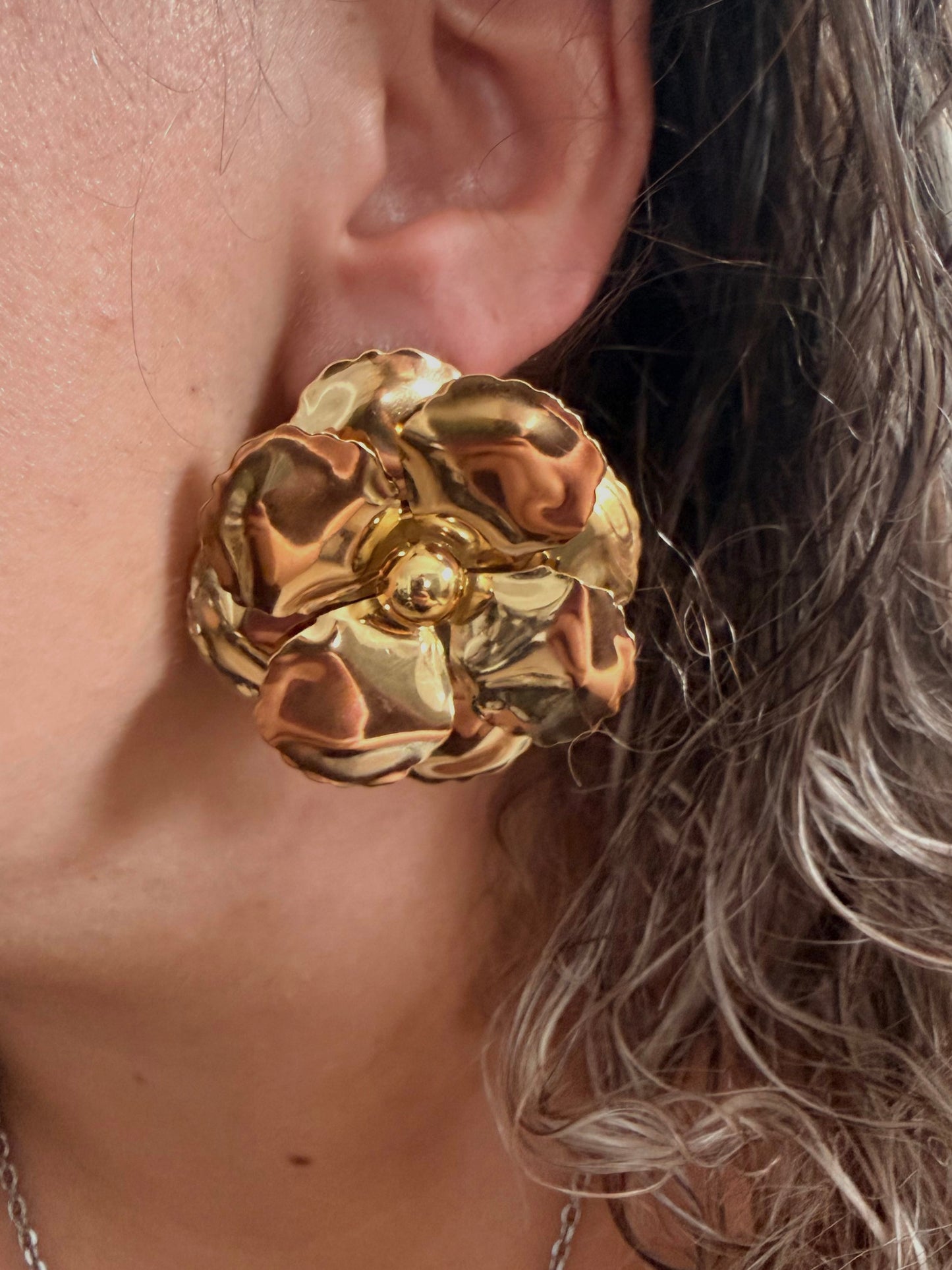 PENDIENTES FLOR DORADA