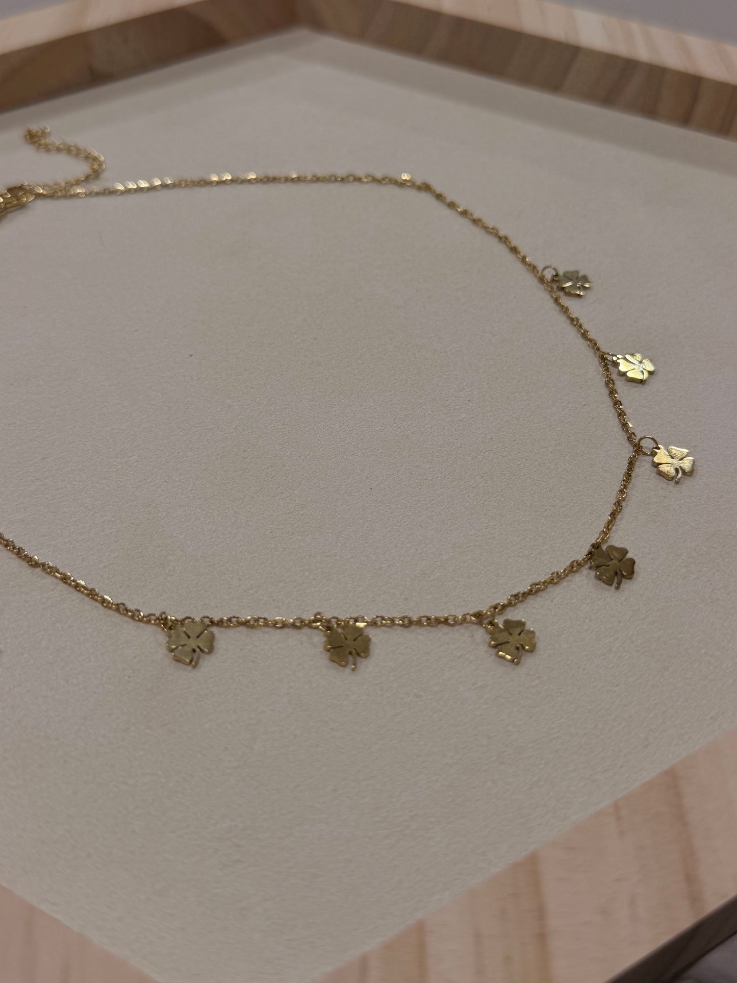 COLLAR TRÉBOL DORADO