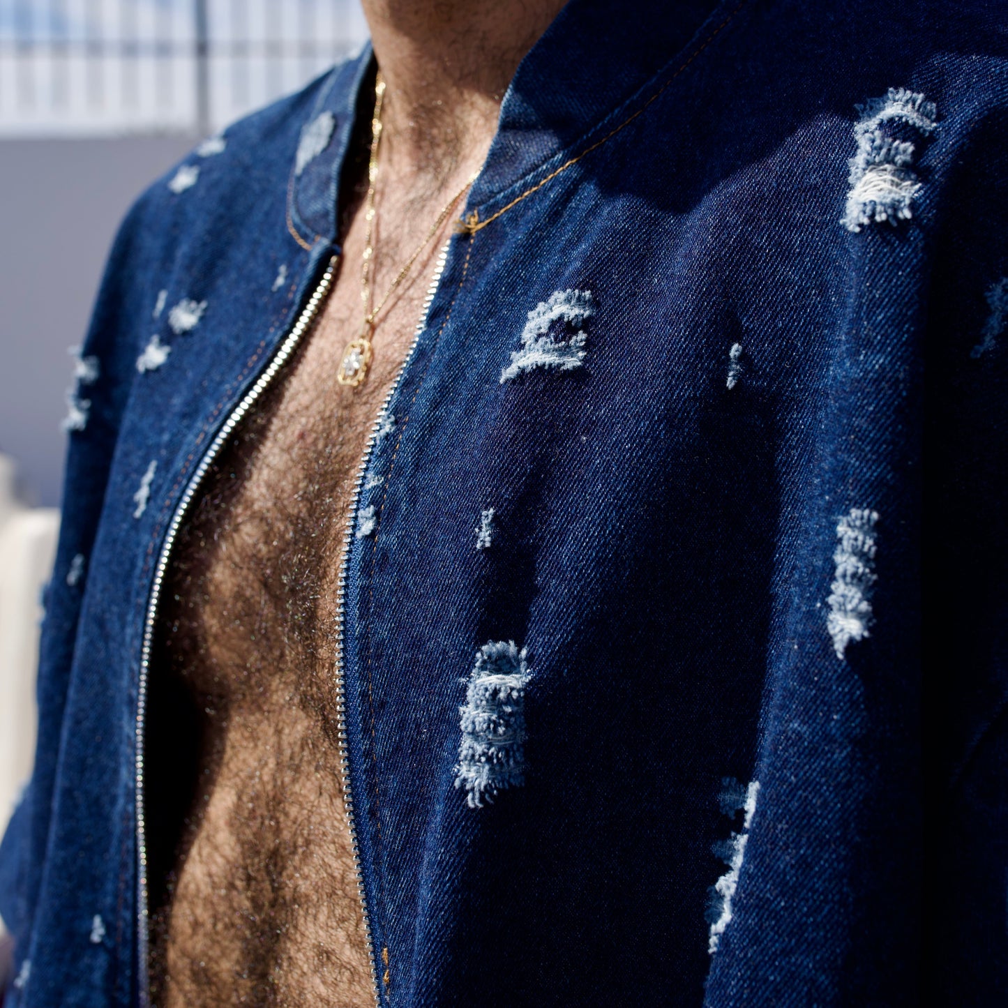 CHAQUETA VAQUERA CON ROTOS