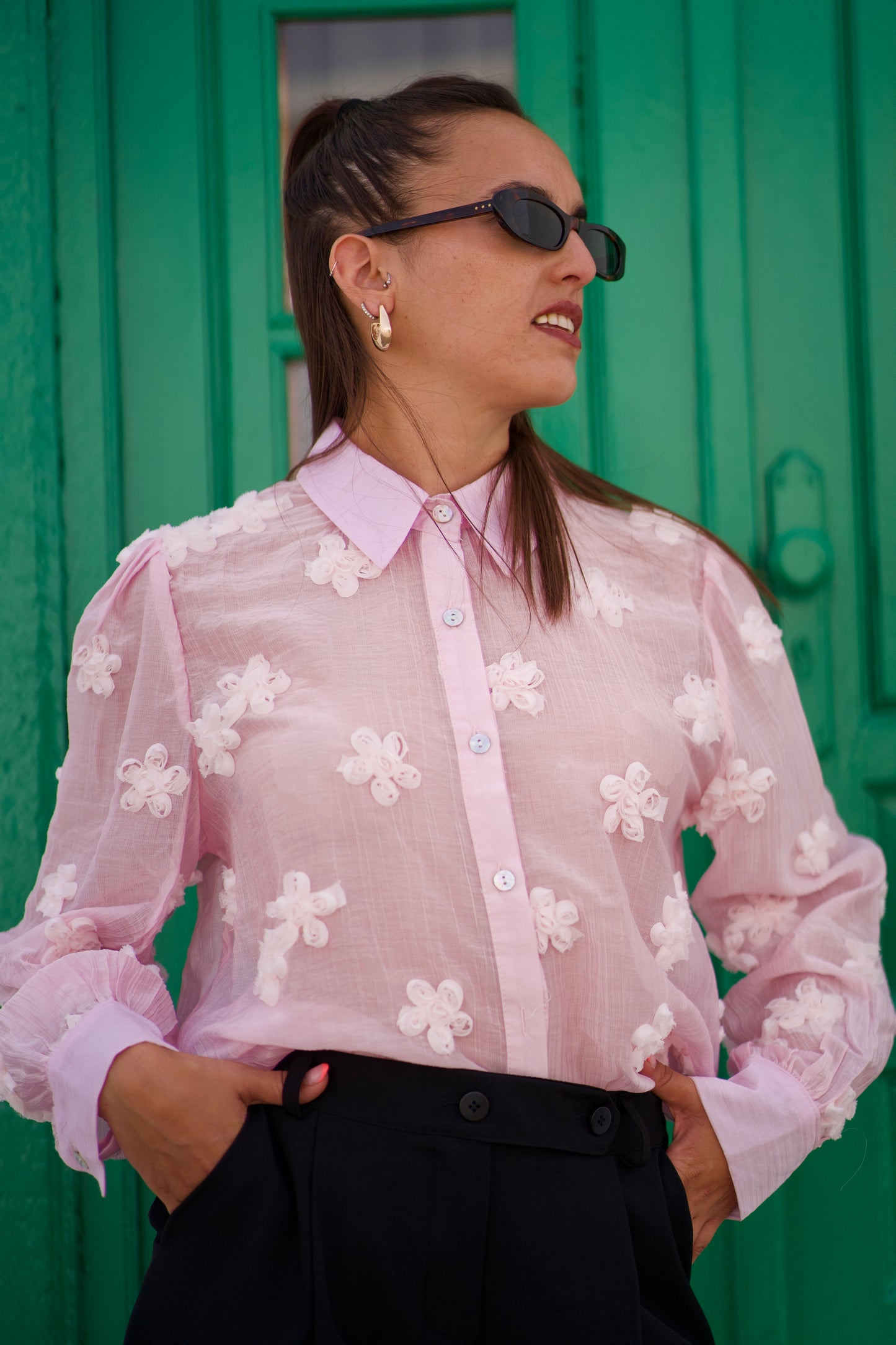 CAMISA TRANSPARENTE CON ROSAS