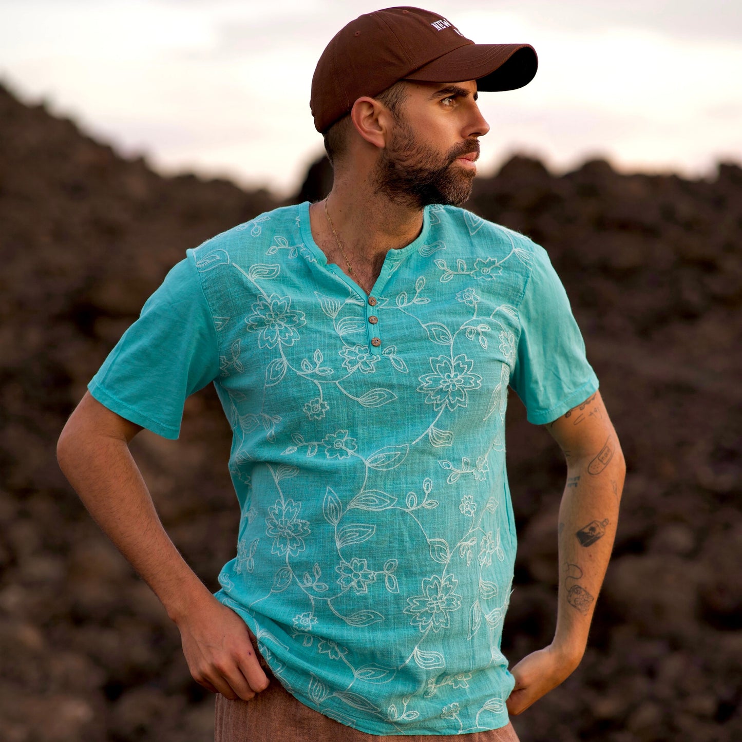 CAMISETA CON BORDADO