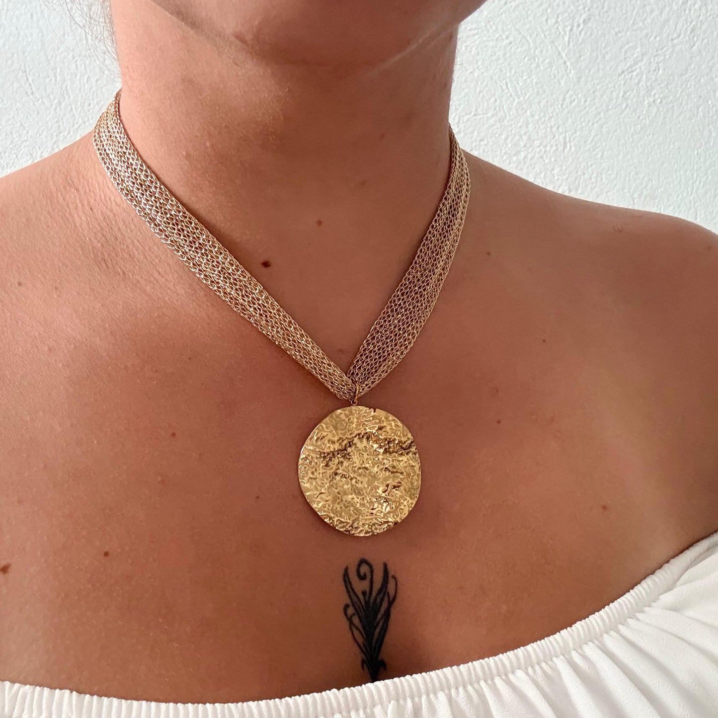 COLLAR MEDALLA TEXTURA