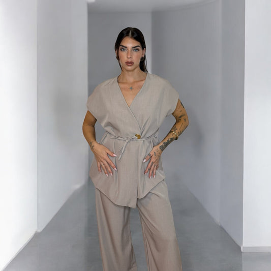 CONJUNTO CHALECO BOTÓN DORADO