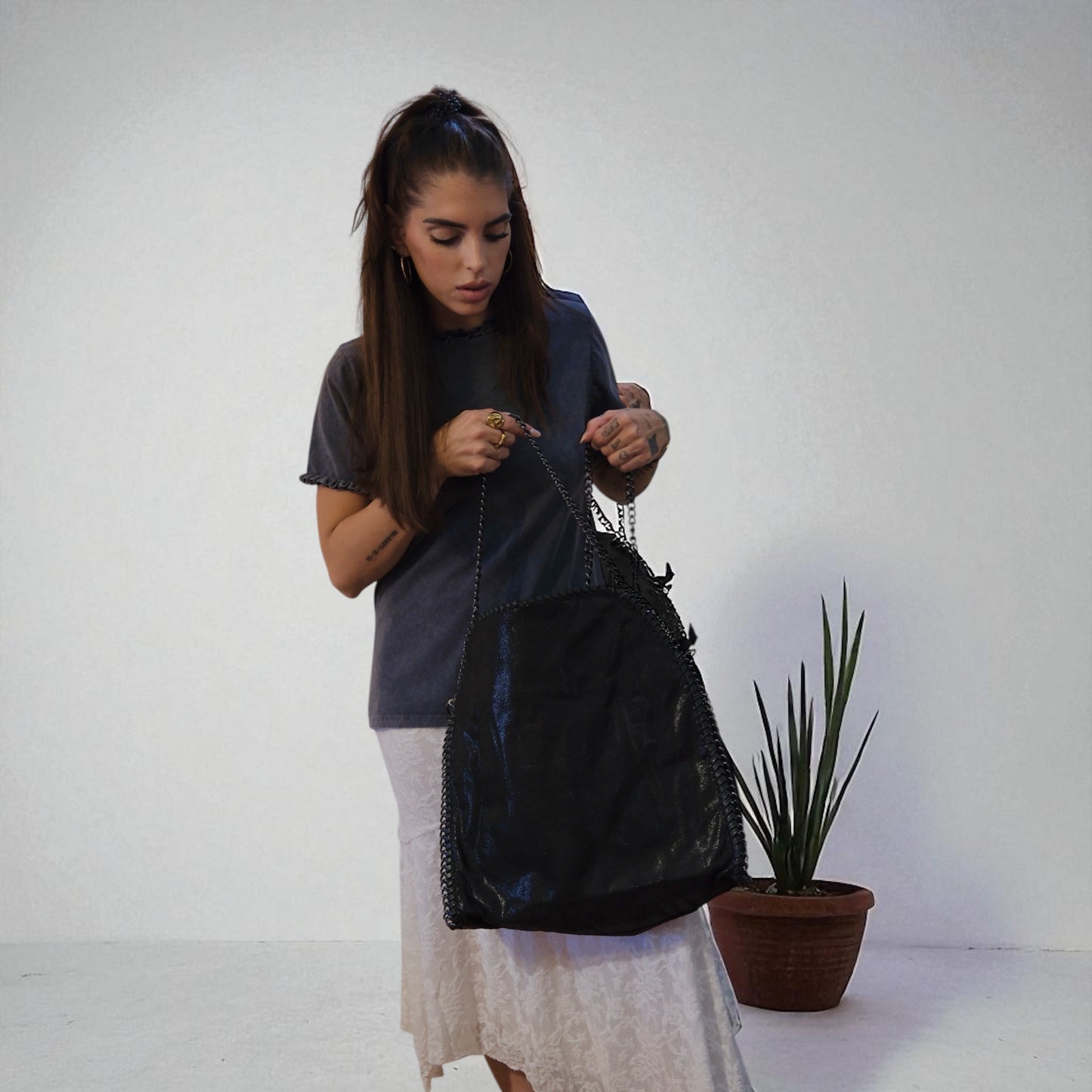 BOLSO NEGRO GRANDE CADENAS