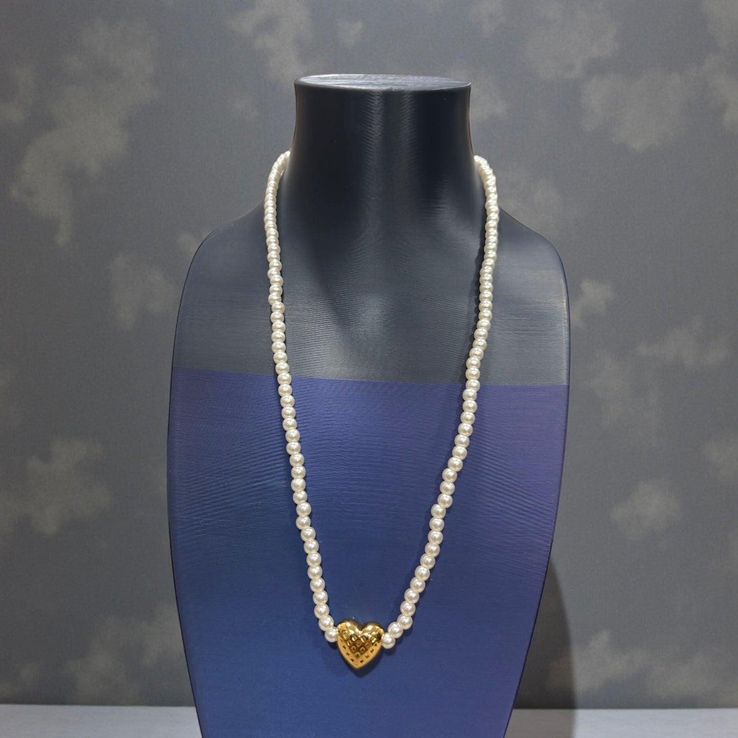 COLLAR DE PERLAS DETALLE CORAZÓN