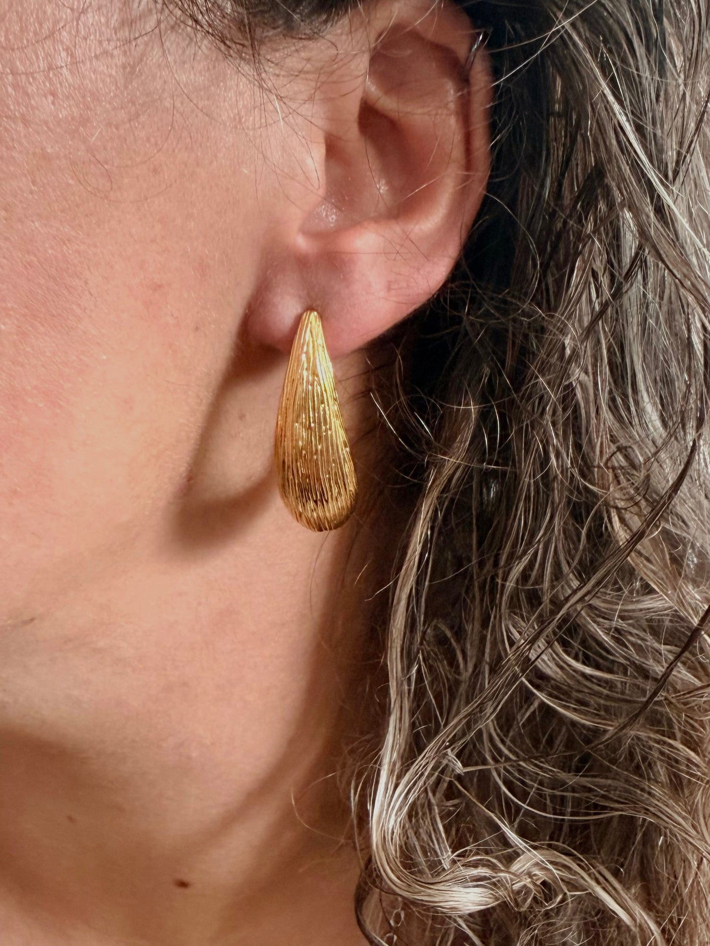 PENDIENTES GOTA DORADO