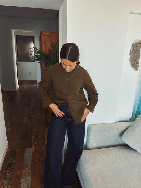 CAMISA KAKI CUELLO VOLANTE