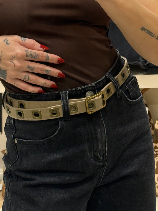 CINTURÓN TAUPE DETALLE CÍRCULOS