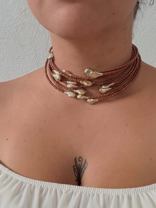 CHOKER MULTIVUELTA MARRÓN CON NÁCAR