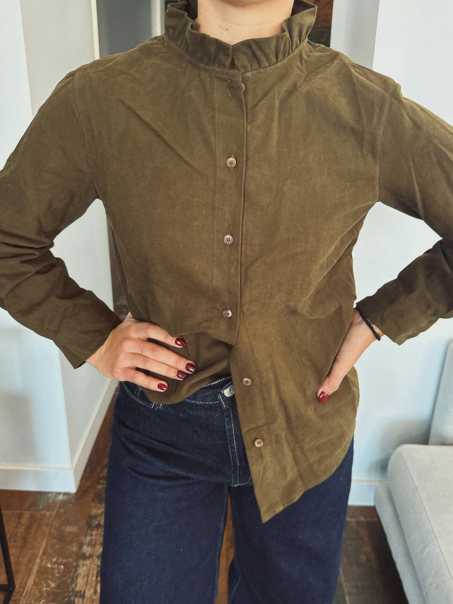CAMISA KAKI CUELLO VOLANTE
