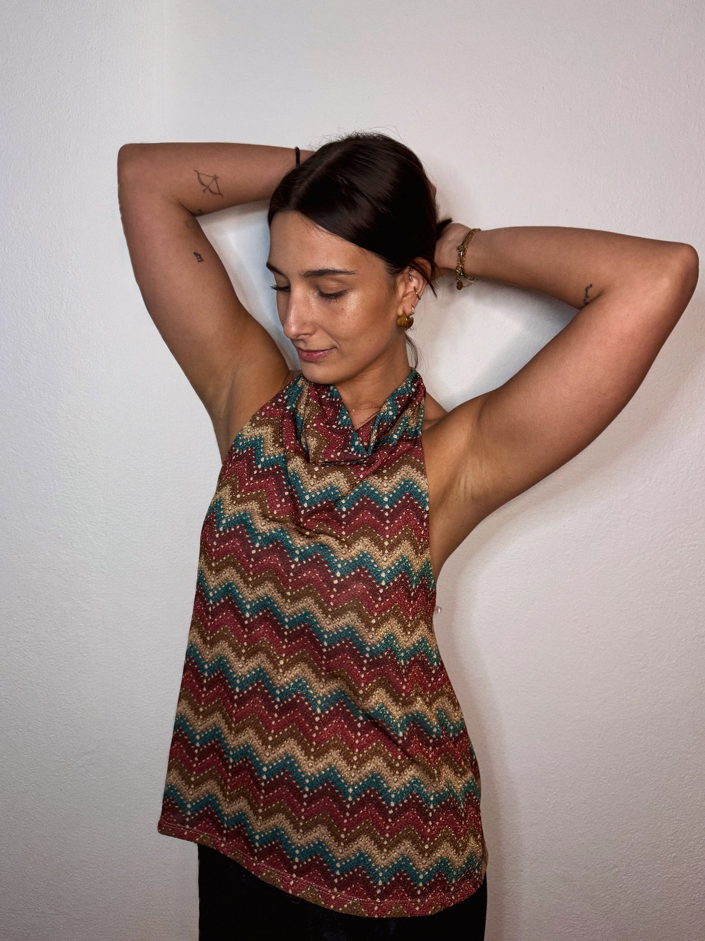 TOP ZIGZAG AL CUELLO