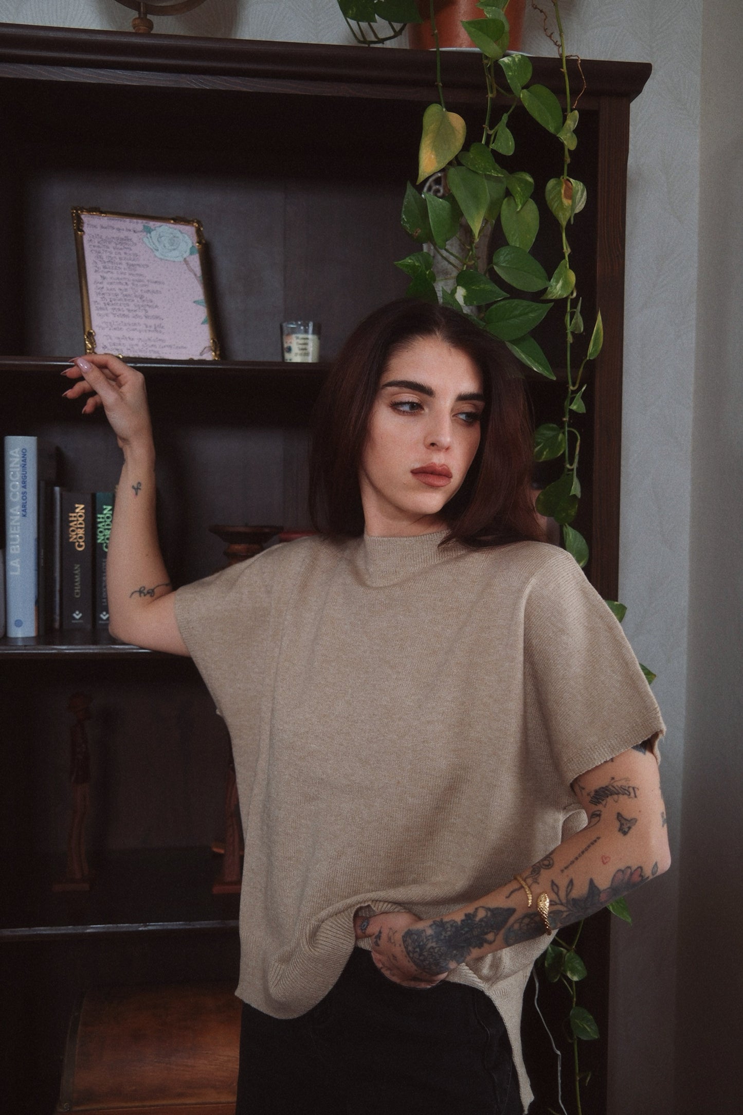 SUÉTER MARRÓN MANGA CORTA