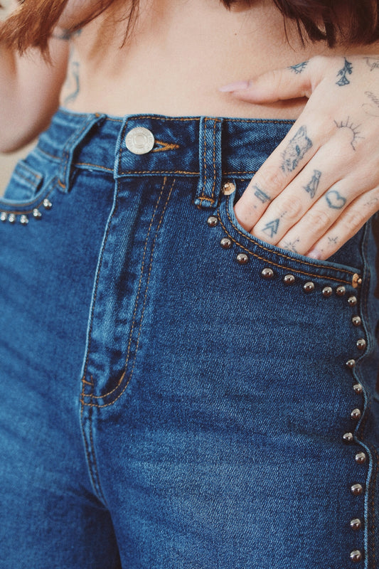 JEANS BALLOON DETALLES TACHUELAS