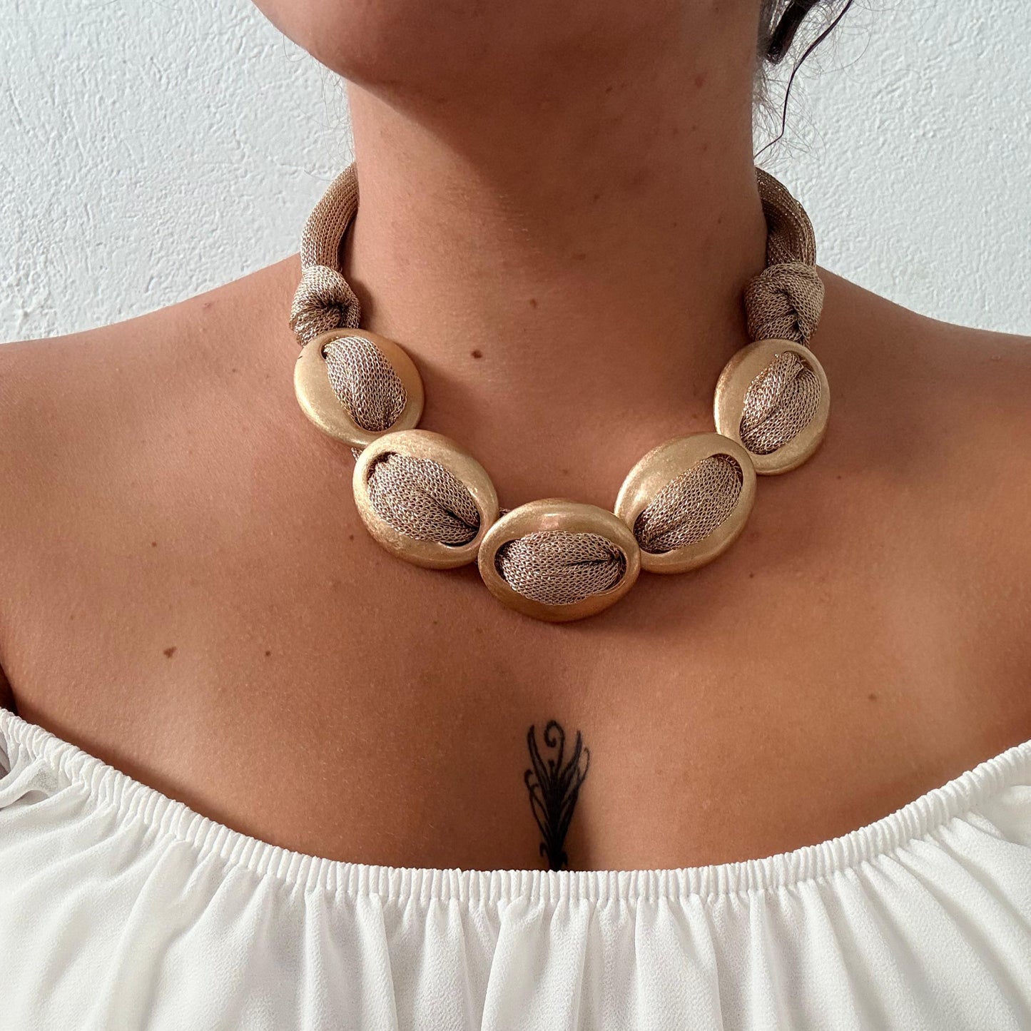 COLLAR OVALADO MALLA DORADA