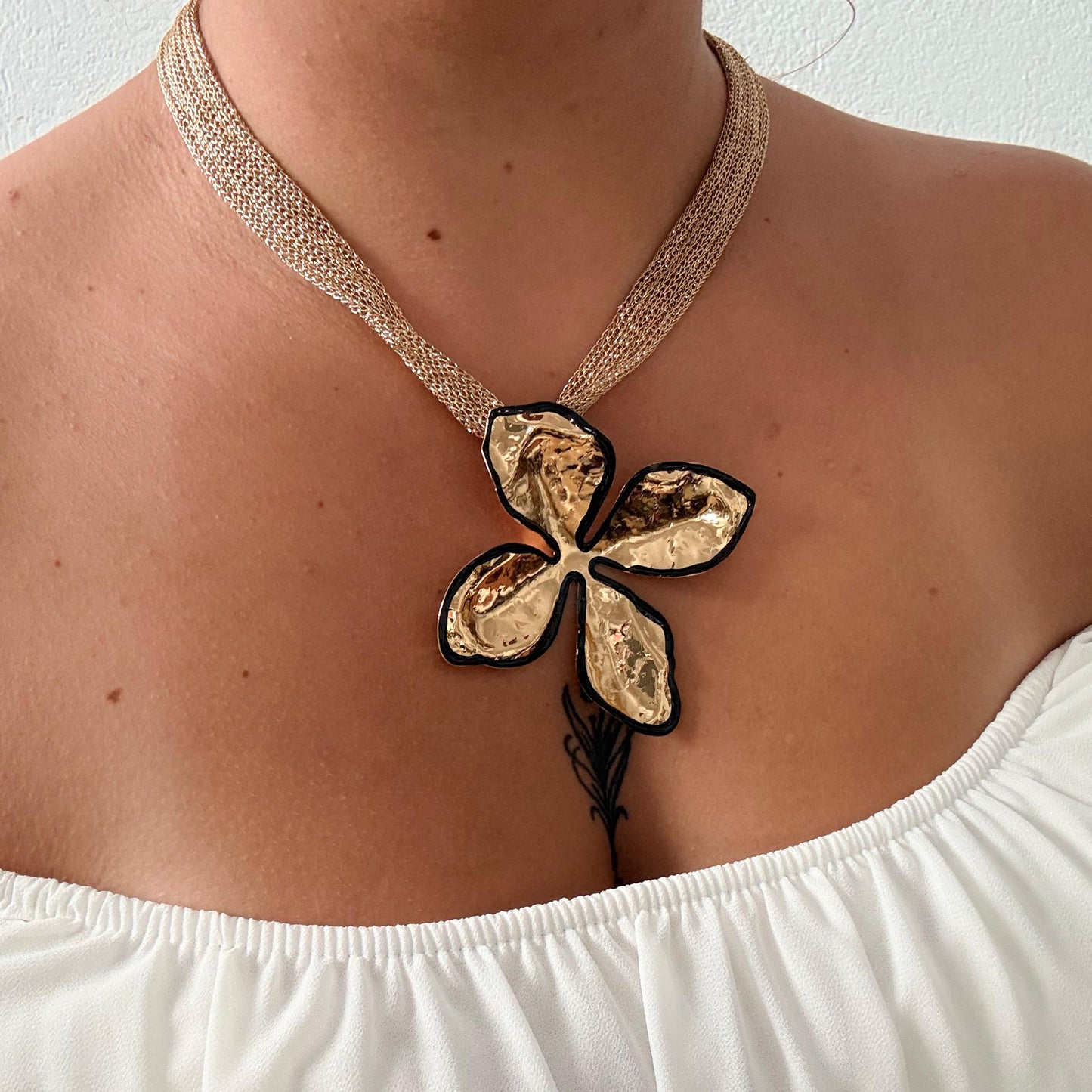 COLLAR CUATRO PÉTALOS