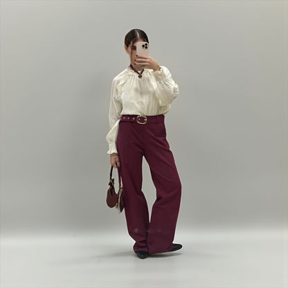 PANTALON CON CINTURÓN DORADO