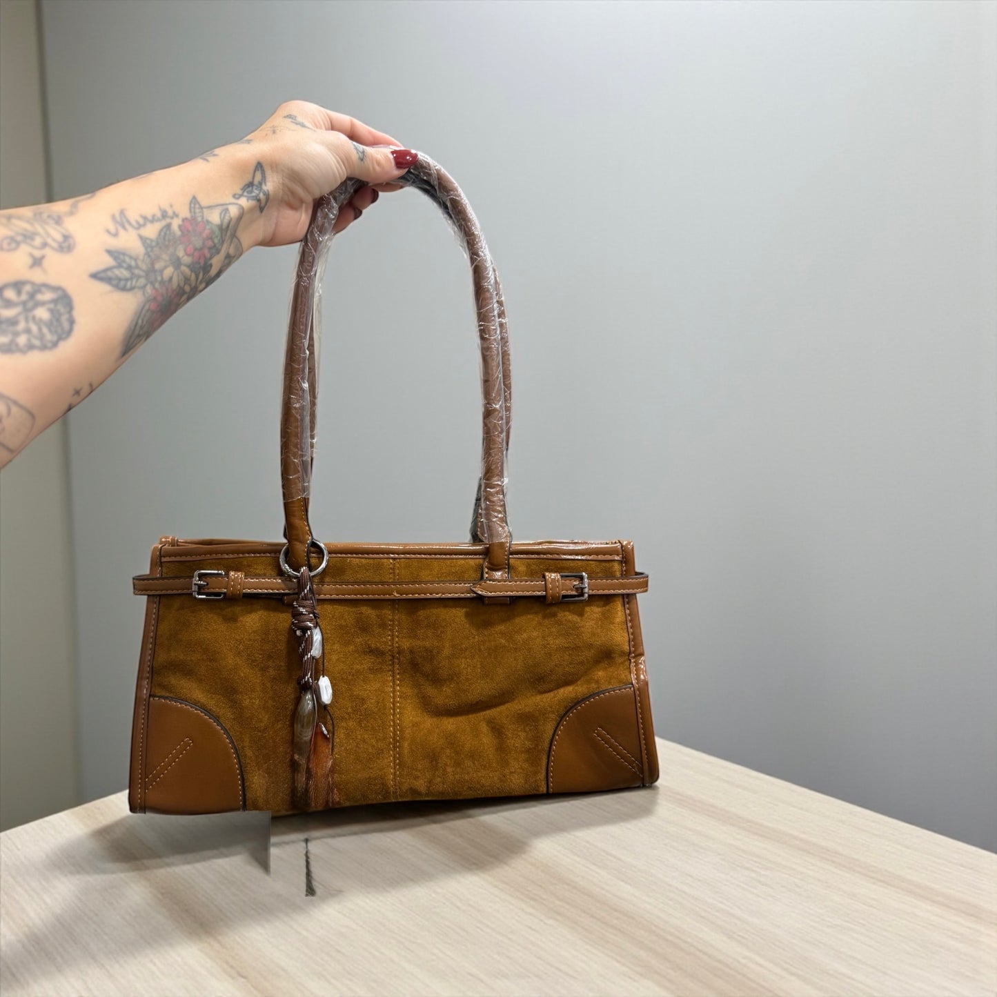 BOLSO ESTRUCTURADO DETALLE COLGANTE