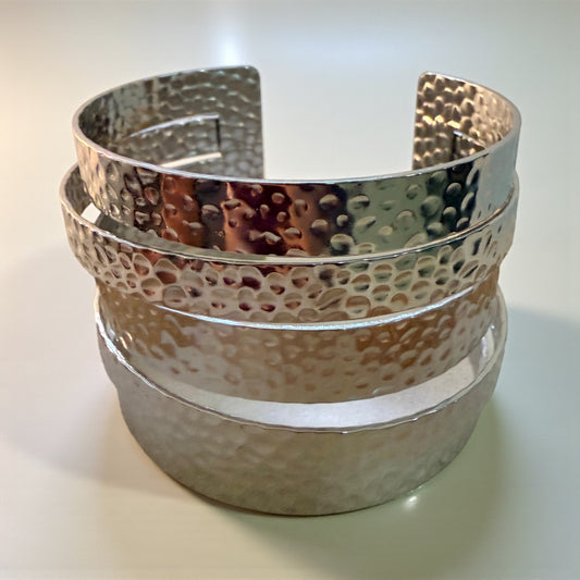 BRAZALETE ANCHO ESTRUCTURADO