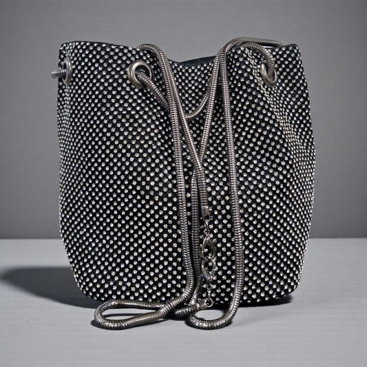 BOLSO BOMBONERA NEGRA BRILLOS