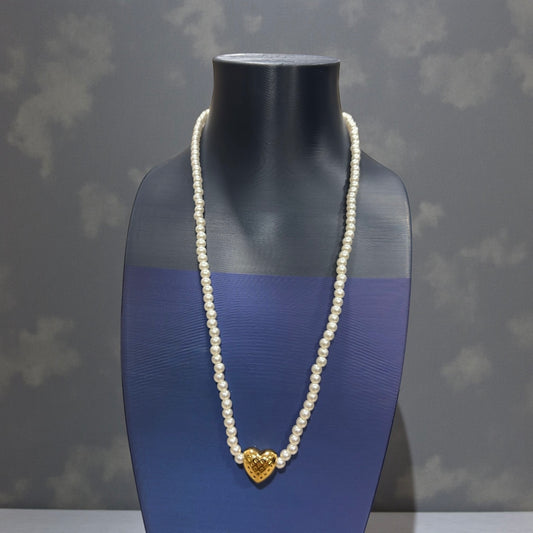 COLLAR DE PERLAS DETALLE CORAZÓN