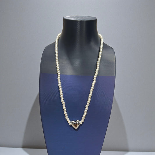 COLLAR DE PERLAS DETALLE CORAZÓN