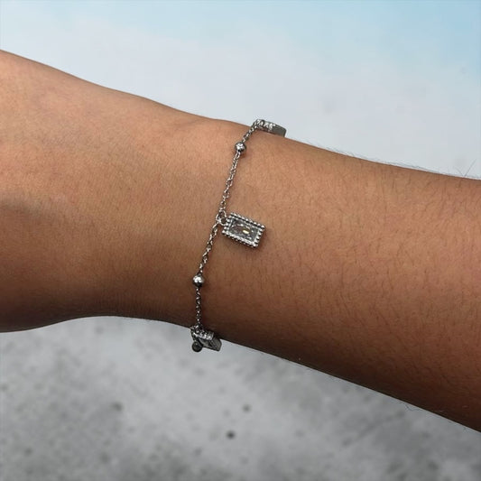 PULSERA CON DETALLE COLGANTE BRILLO